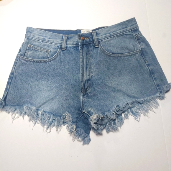 Twelve by Ontwelfth Blue Jean Shorts with Frayed Hem Size 27 - Picture 1 of 8